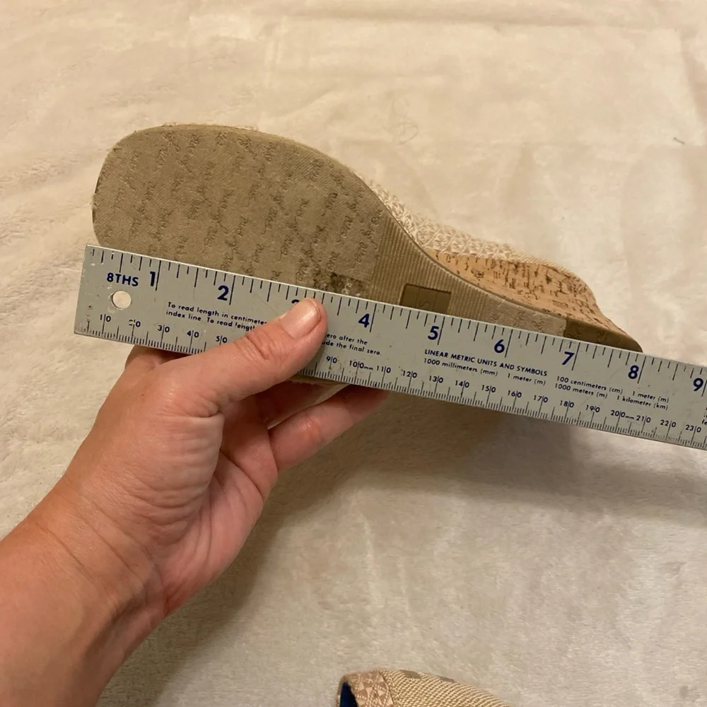 TOMS Women's  Beige Triangle Bow Cork Wedges